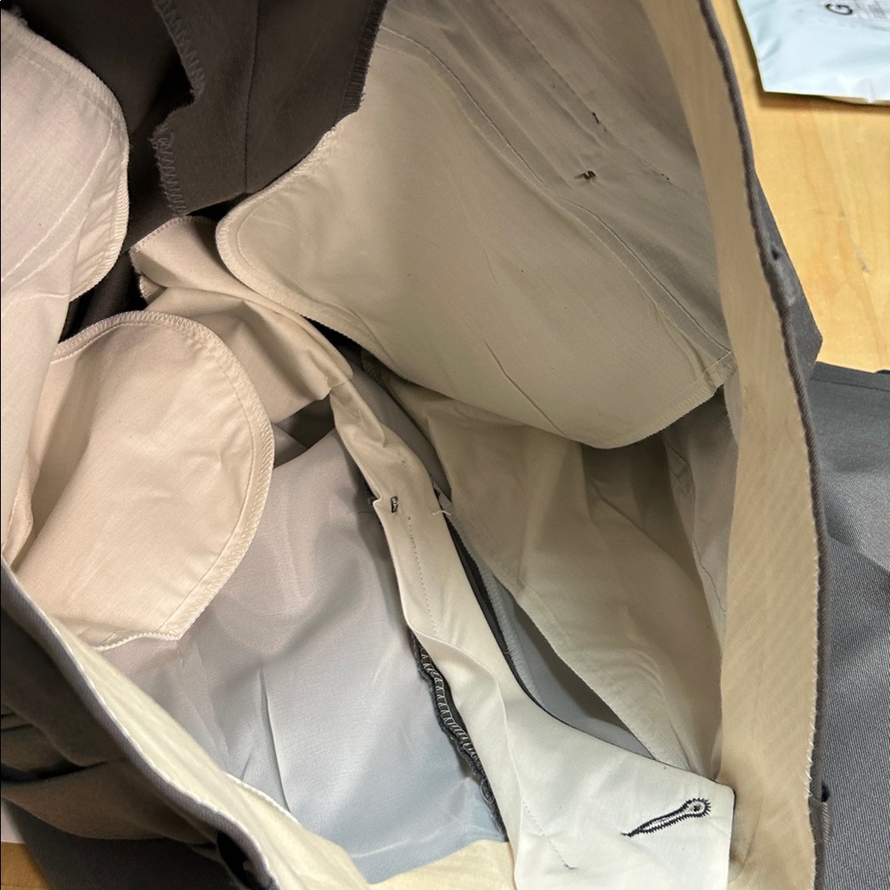 9932 Men's Gray Suit Dillards Size 39R Coat 32 Pants Yves Saint Laurent - Picture 15 of 15